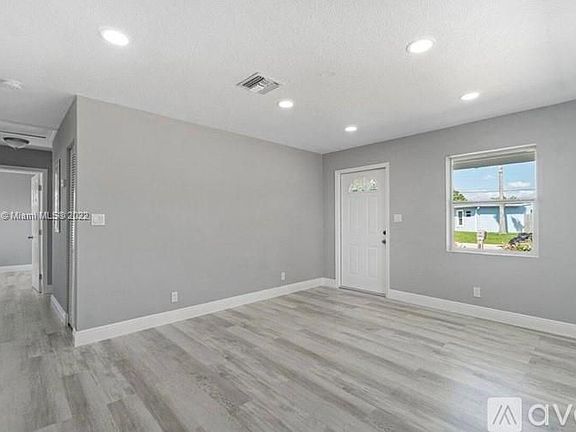 4th image of 2690 NE 16th Ave