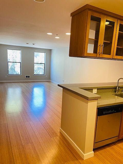 1st image of 660 King St Unit 209