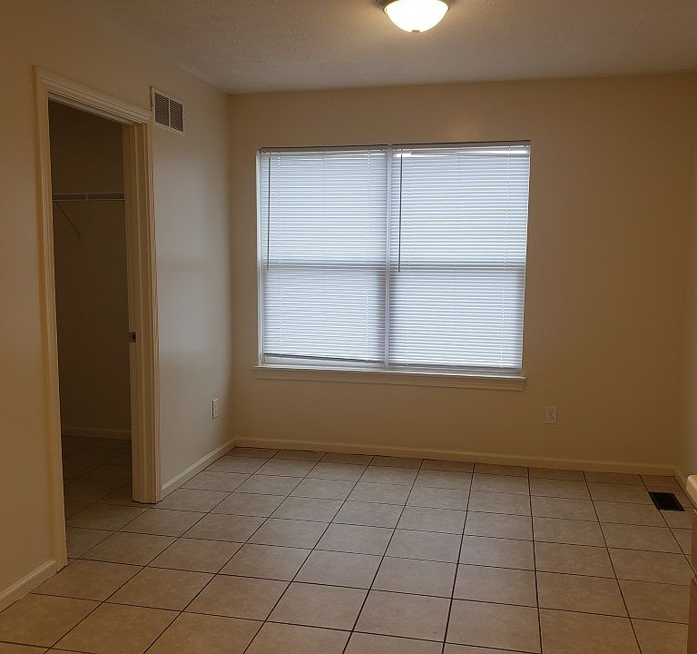 Dining area (eat-in kitchen)