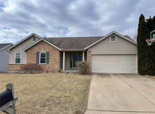 1237 Tara Ln, Saint Peters, MO 63304