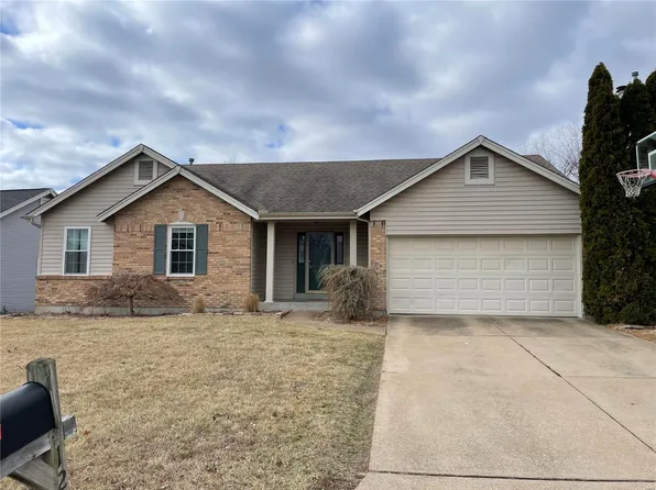 1237 Tara Ln, Saint Peters, MO 63304