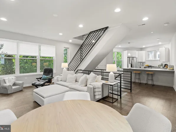 443 Shurs Ln APT 19, Philadelphia, PA 19128