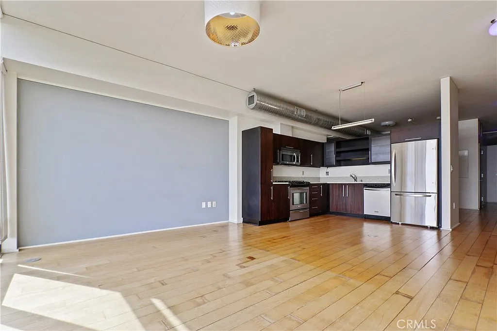 1 bed, 880 sqft, $2,400 — Photo 4
