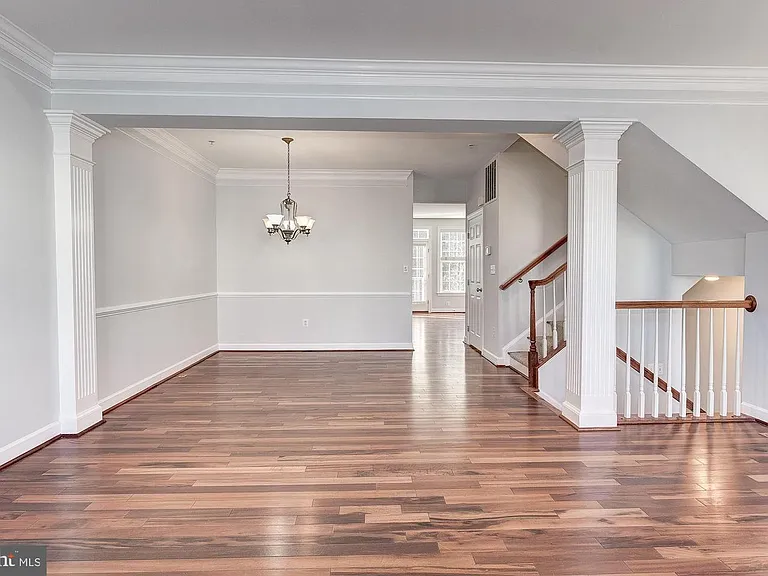 7576 Maidenhead Dr — Photo 12