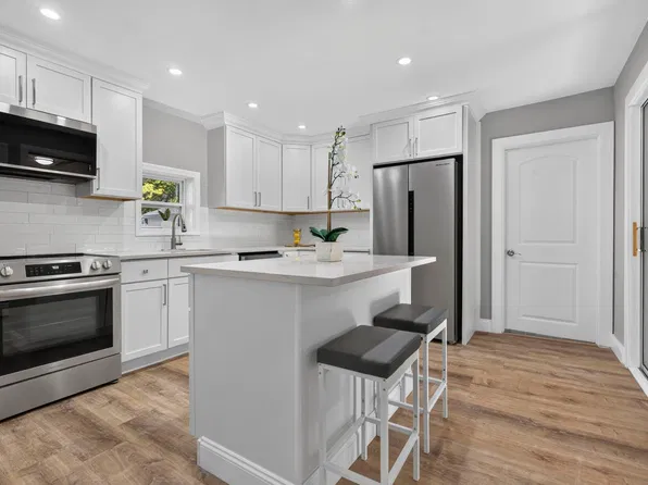 16 Norton Street, Derry, NH 03038