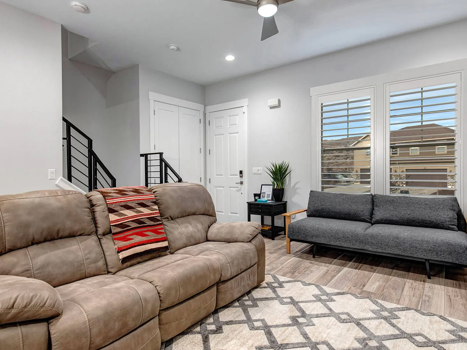 3 bed, 2.5 bath, 1600 sqft, $3,200 — Photo 2