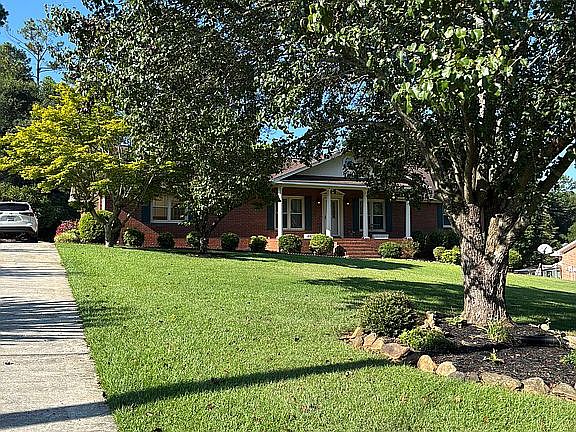 5th image of 565 Brookwood Dr