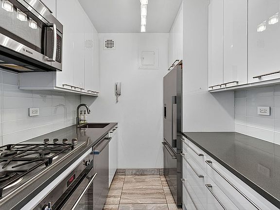 5th image of 400 E 54th St APT 30D