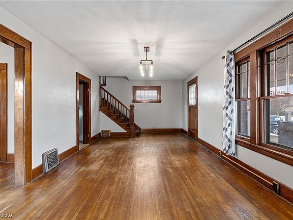 5th image of 1823 S Seneca Ave