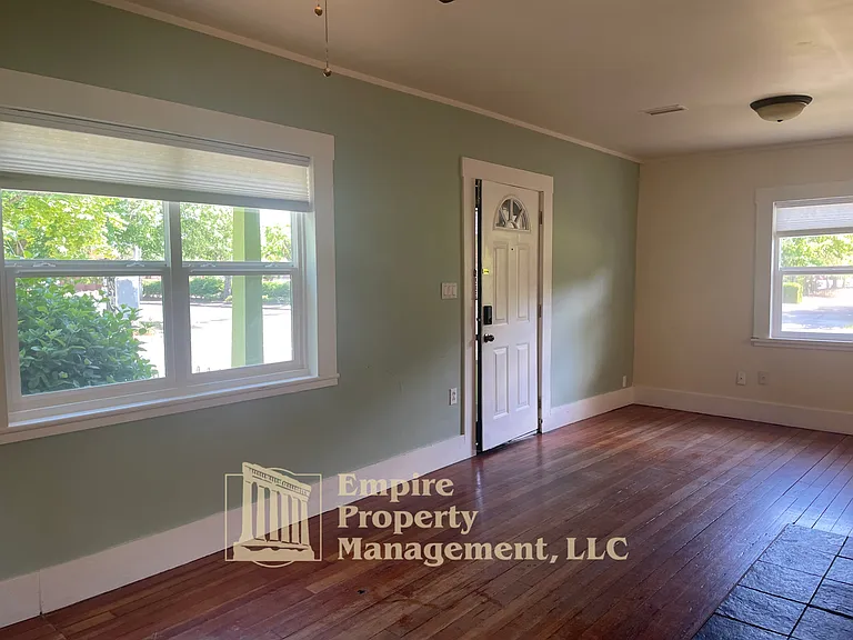 1292 Monroe St — Photo 7