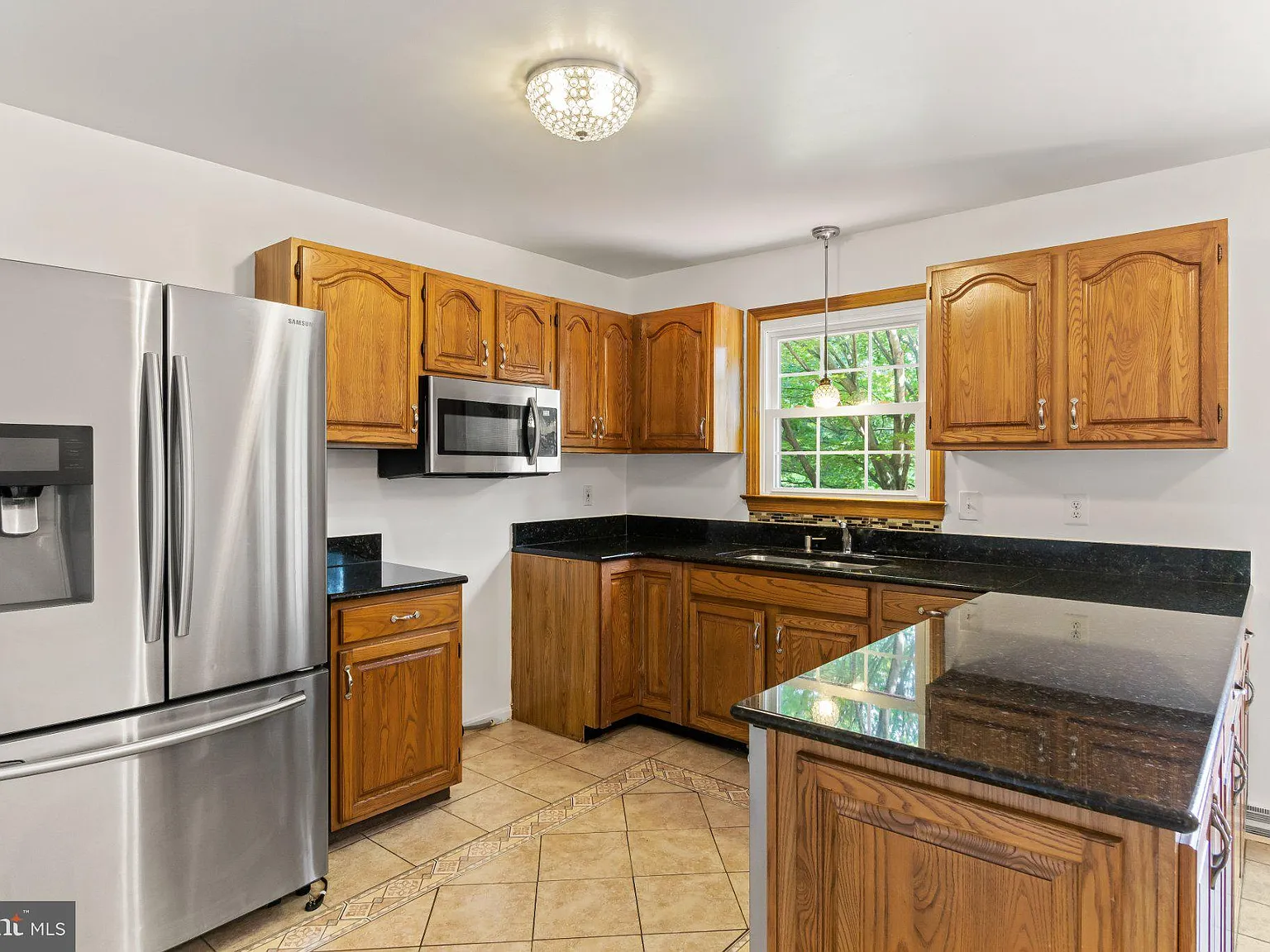 4 bed, 2.5 bath, 2871 sqft, $2,500 — Photo 3