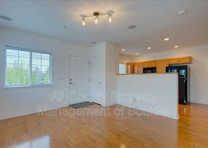2 bed, 1.0 bath, 861 sqft, $1,975 — Photo 4