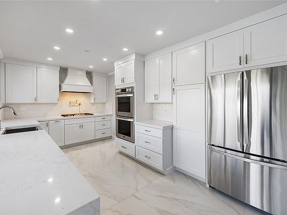 4th image of 5811 Bayview Drive