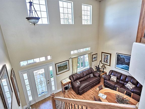 3rd image of 18435 Niagara Dr