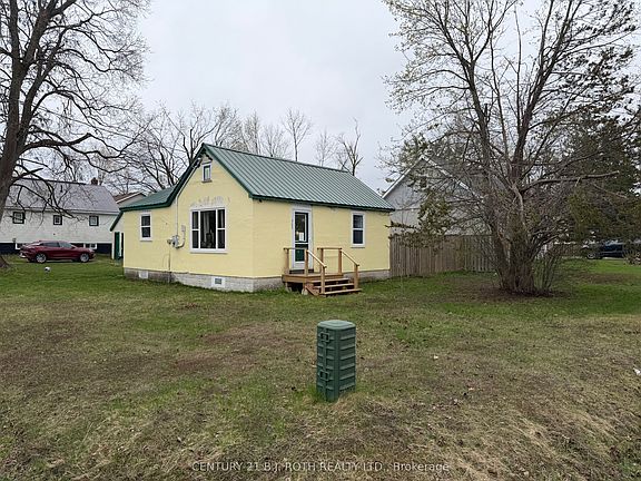 2nd image of 385 Mary St