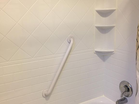 Newly remodeled bathtub/shower