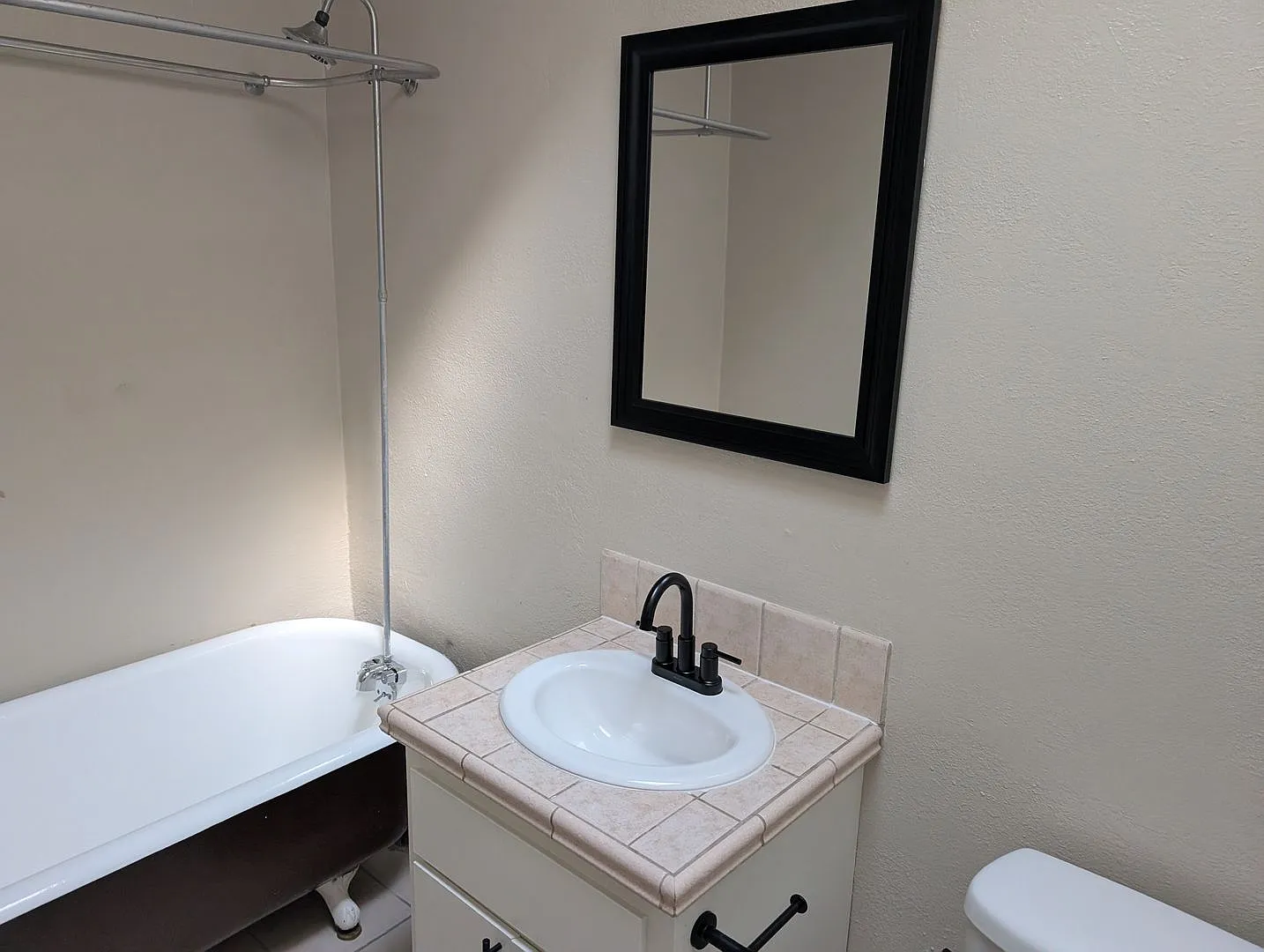 57 Linden Ave — Photo 3
