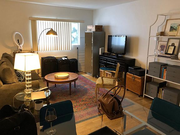 2nd image of 962 Granville Ave APT 6