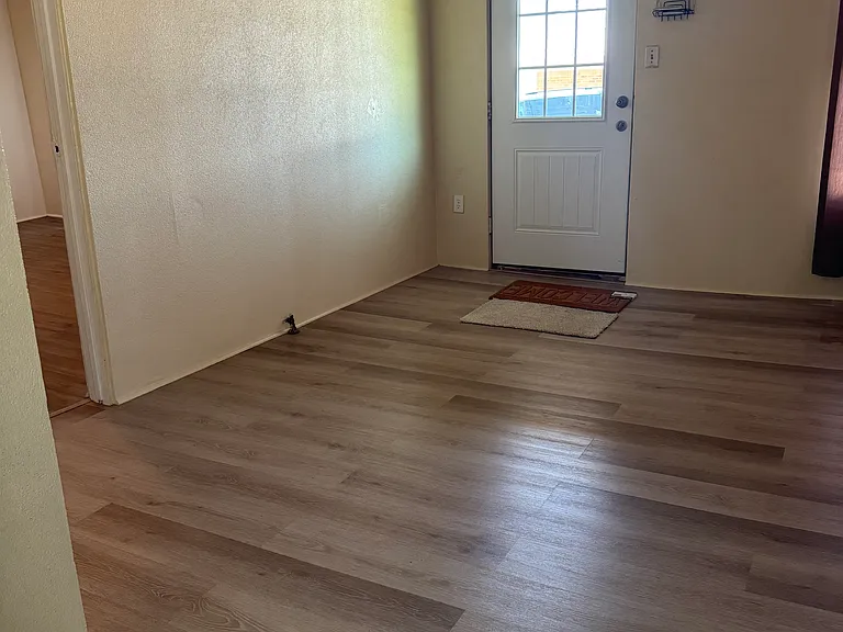403 E Elk St — Photo 11