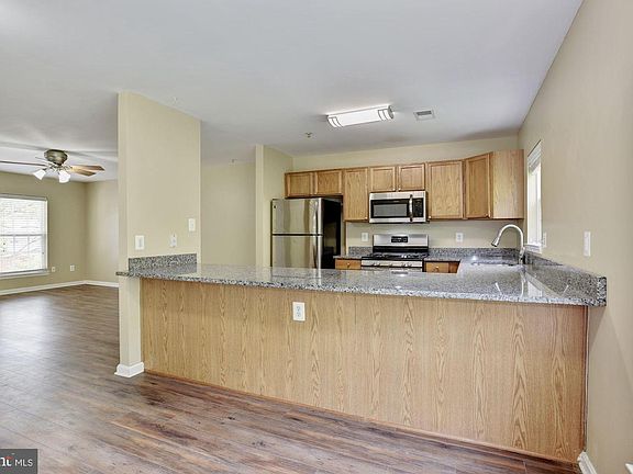 4th image of 10444 Damascus Park Ln #M14