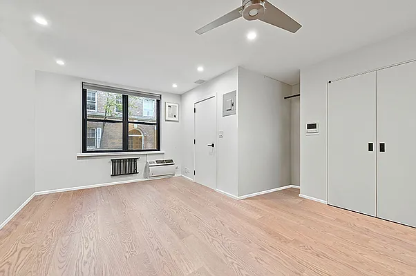 Sold by Poljan Properties Inc. | media 33