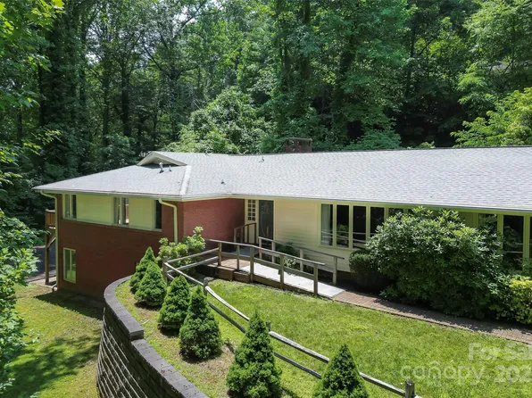 684 Woodfield Dr, Waynesville, NC 28786