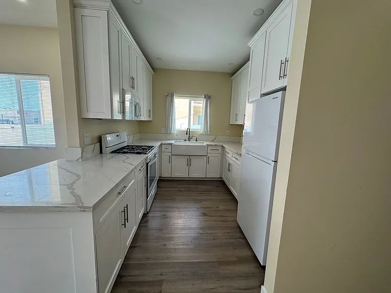 2121 Ocean View Blvd — Photo 6