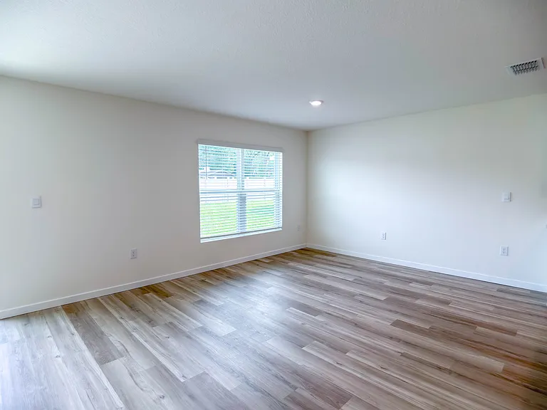 2122 NE 28th Pl — Photo 7