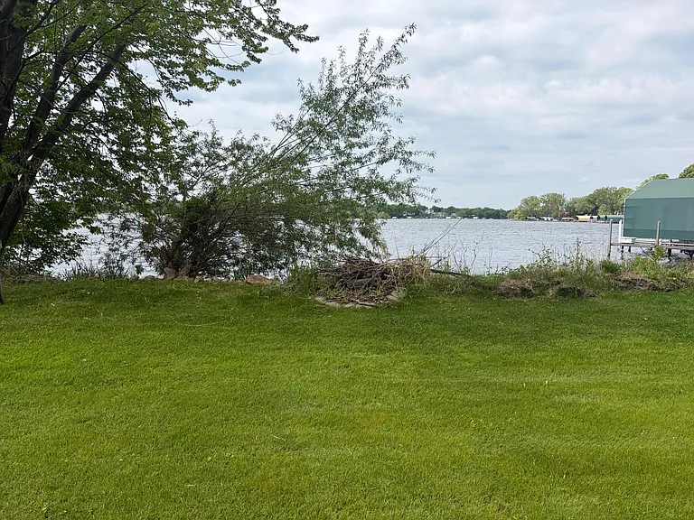 4435 N Shore Dr — Photo 3