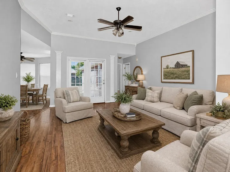 Living Room (Staged by AI)