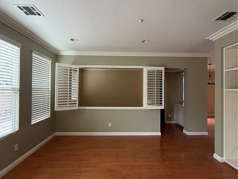 554 Robins Pl — Photo 8