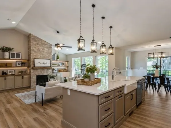 1508 Legend Dr, Tiffin, IA 52340