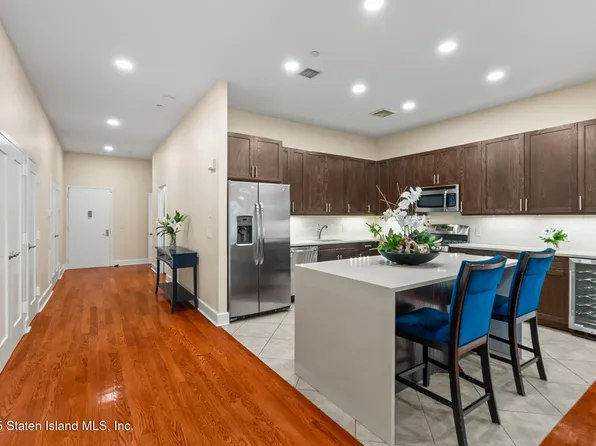 90 Bay Street Lndg APT 1F, Staten Island, NY 10301