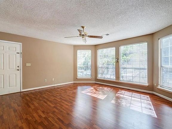 4th image of 1006 Sandy Lane Dr