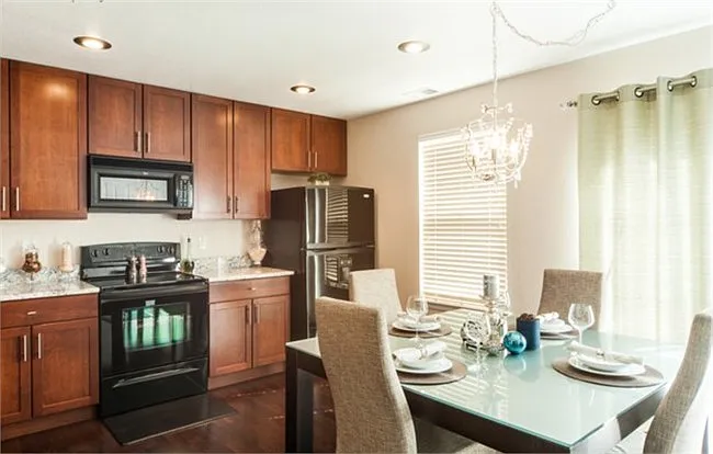 359 Montgomery Dr — Photo 5