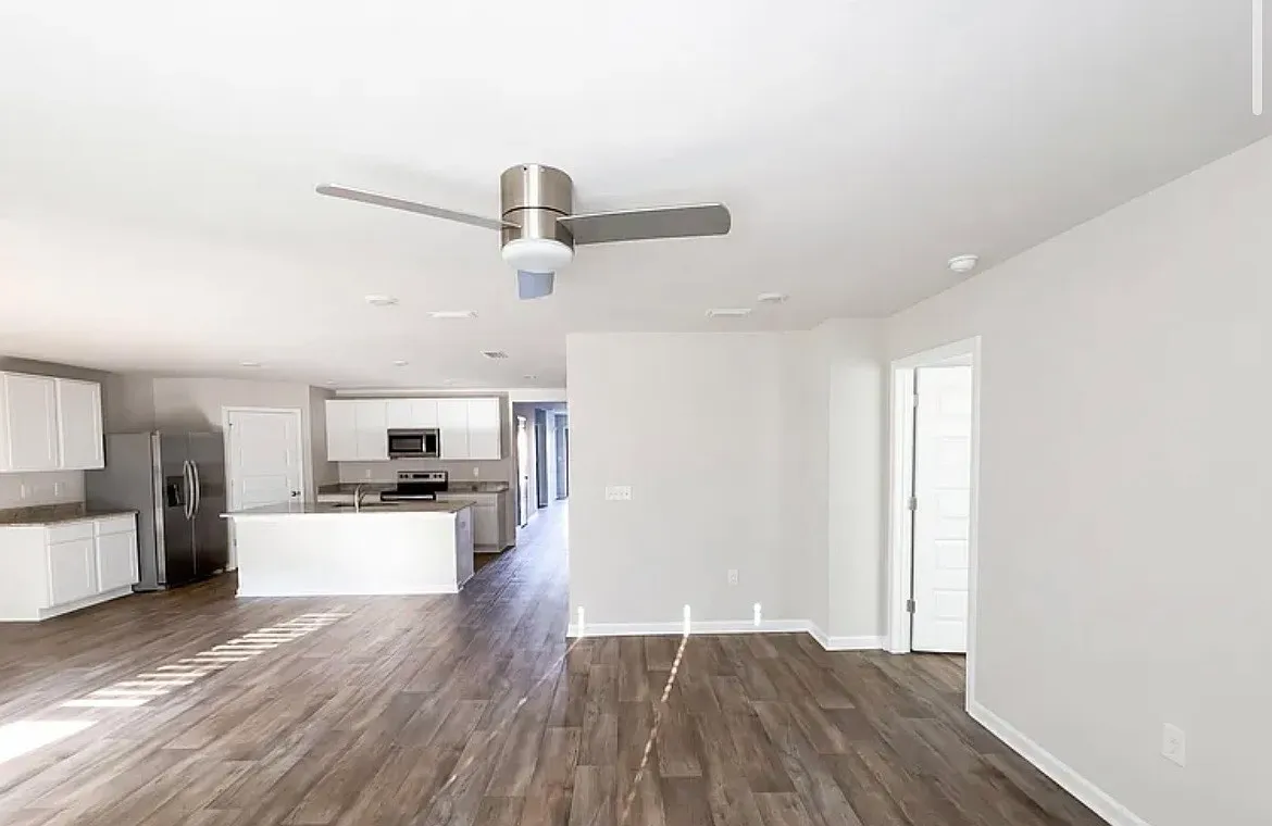4 bed, 1789 sqft, $2,395 — Photo 3
