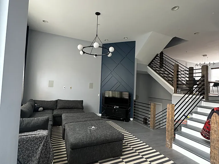 1124 E Prairie Ave — Photo 2