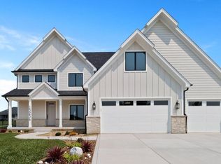 13256 Waterleaf Dr, Saint John, IN 46373