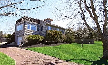 1st image of 10 Seatuck Ln