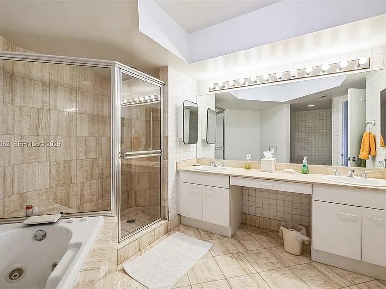 21205 Yacht Club Dr #1802 — Photo 24