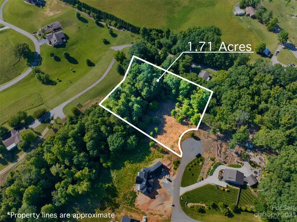 1 Temujin Dr, Leicester, NC 28748