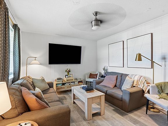 4th image of 401 Durham St