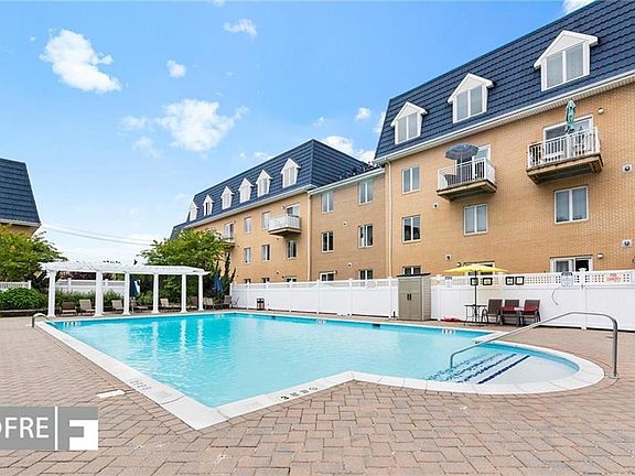 5th image of 1515 Royce St APT 3M