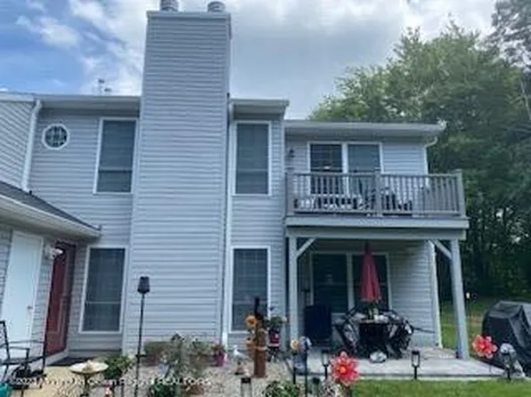 377 Yorkshire Place, Morganville, NJ 07751