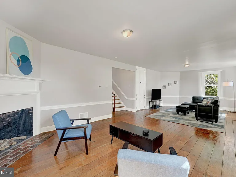 211 Gale Ln — Photo 22
