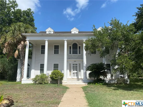 305 N Moody St, Victoria, TX 77901