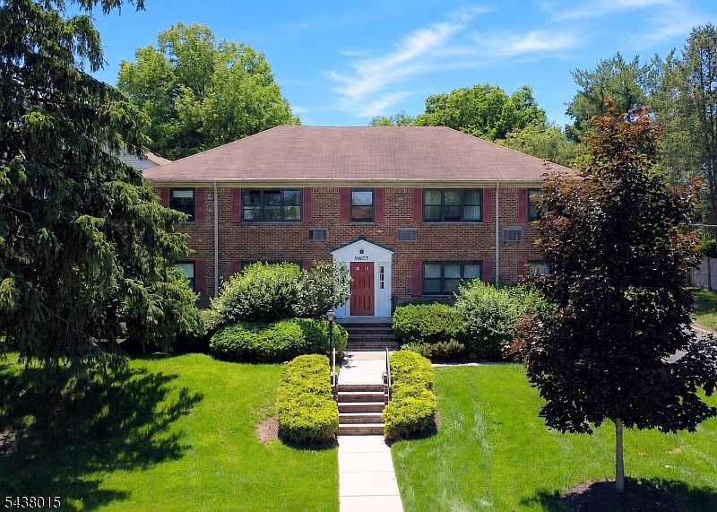 1st image of 9 West Ct #2B