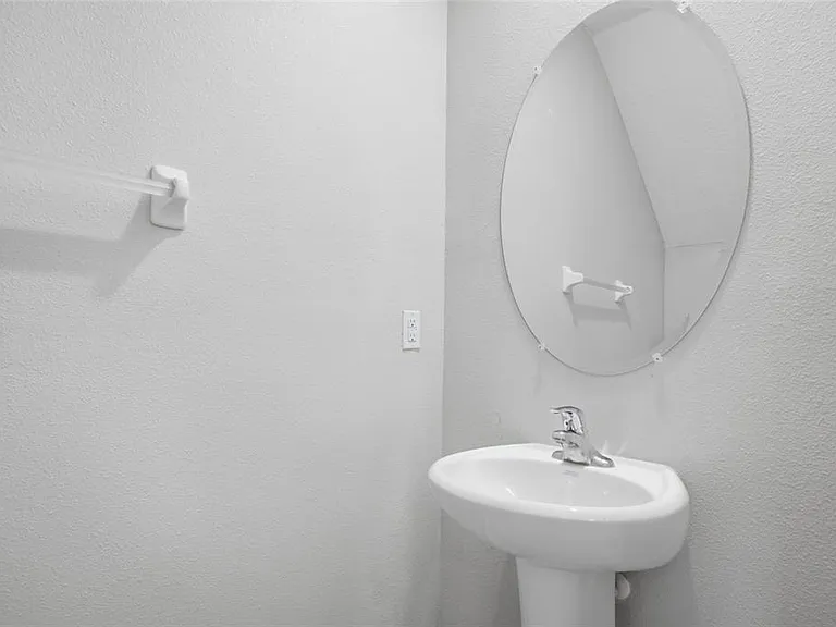 724 Royal Empress Dr — Photo 27