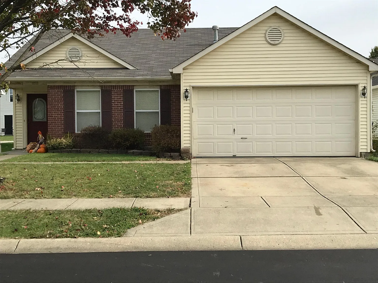 8815 Taggart Dr photo 1