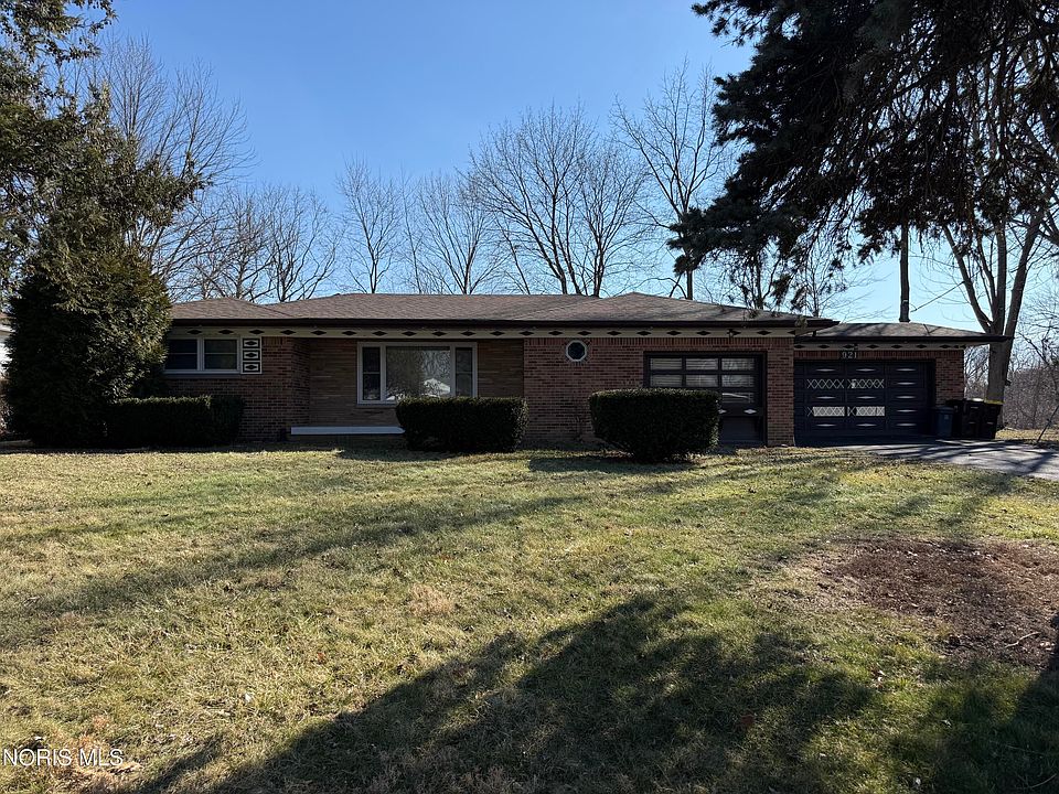 1st image of 921 Lincoln Dr